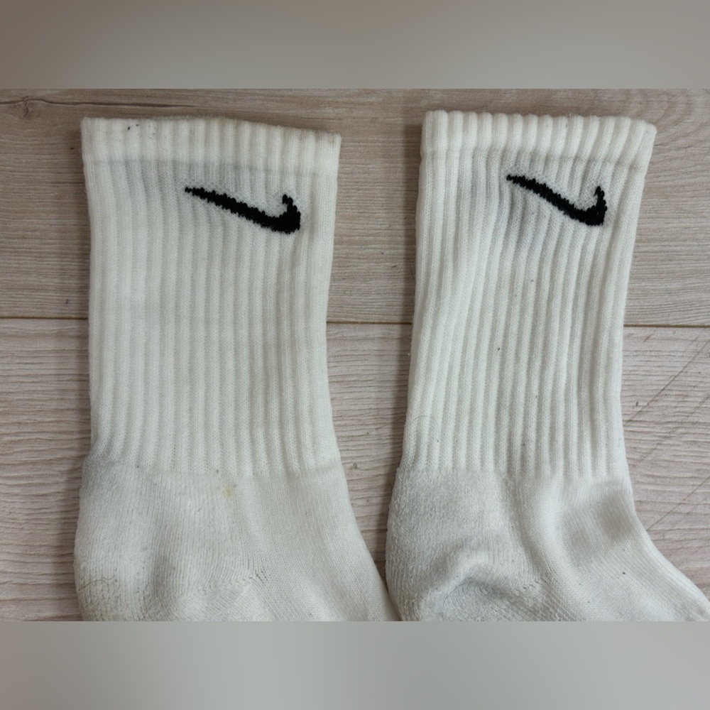 Used nike socks - Picture 3 of 9